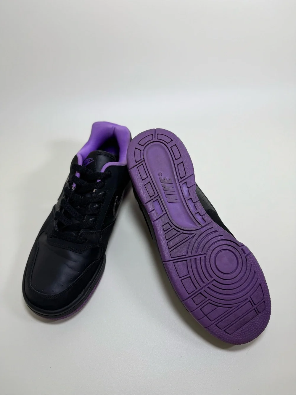Nike Black Purple Low Top Sneakers Youth 7Y